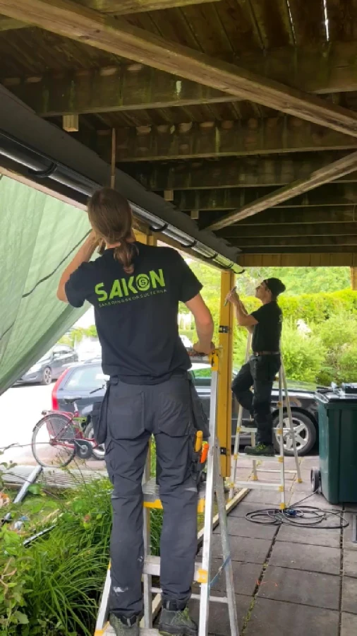 SAKON byggtjänster - Våra professionella hantverkare i arbete