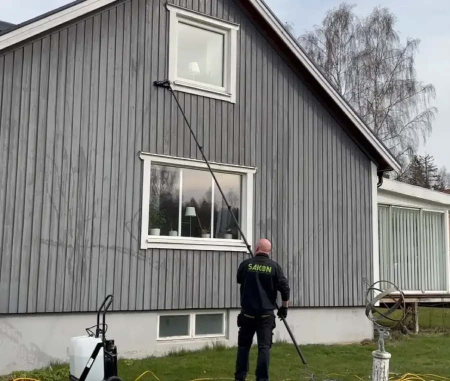 Fasadtvätt Helsingborg – ren fasad efter behandling med ultrarent vatten